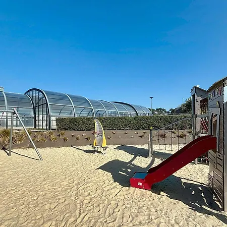 Hébergement de vacances Tiny House Cosy Près De La Avec Piscine Et Parking - Fr-1-361a-94 Jullouville
